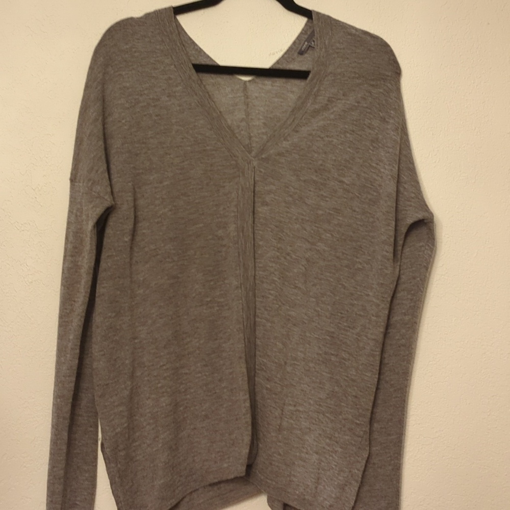 Vince Merino Wool Blend V-neck Lightweight Sweater Pullover Minimalist Cozy Fall